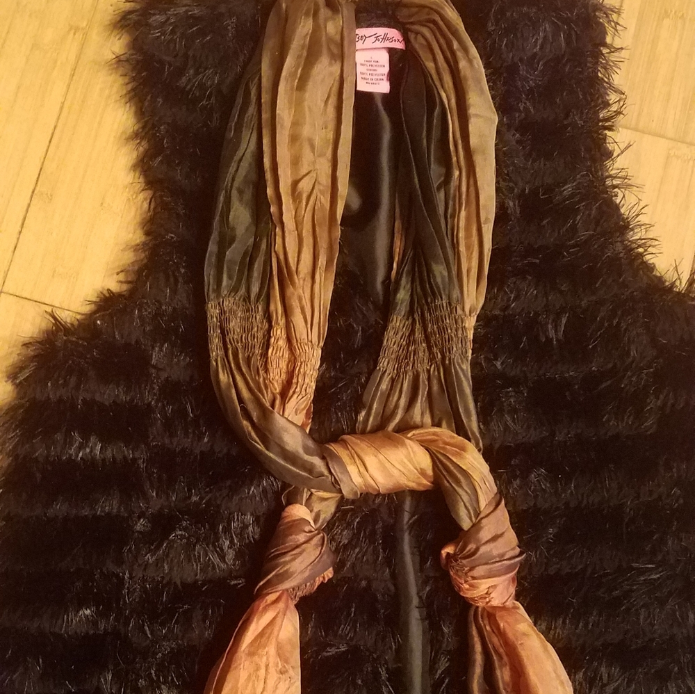 Betsey Johnson faux fur vest incl matching scarf L
